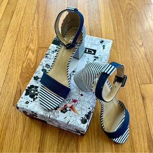 NIB CL By Laundry Jody Denim Dark Blue Block Heel Sandals, 7.5